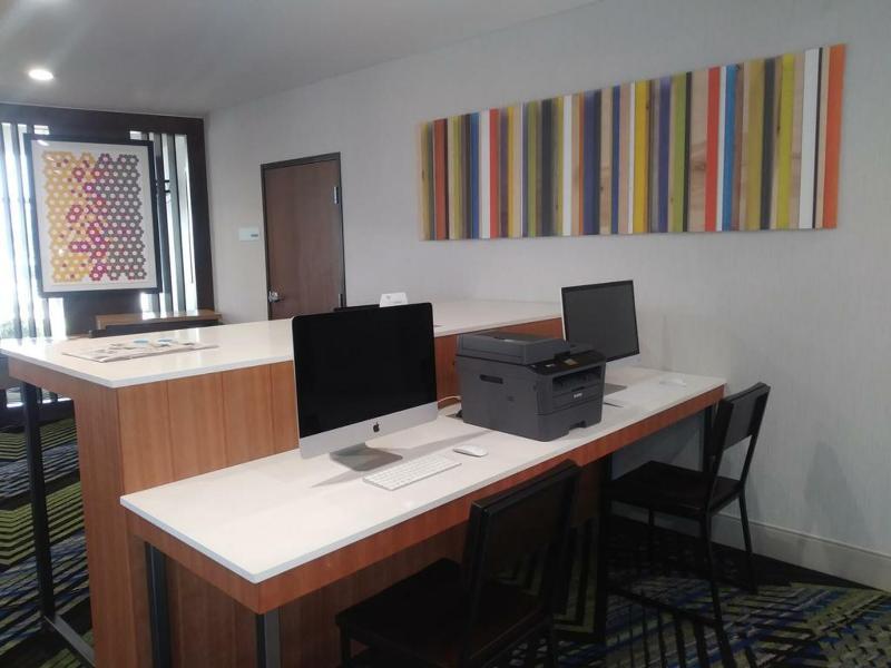 Holiday Inn Express & Suites - Dallas Nw Hwy - Love Field By Ihg Экстерьер фото